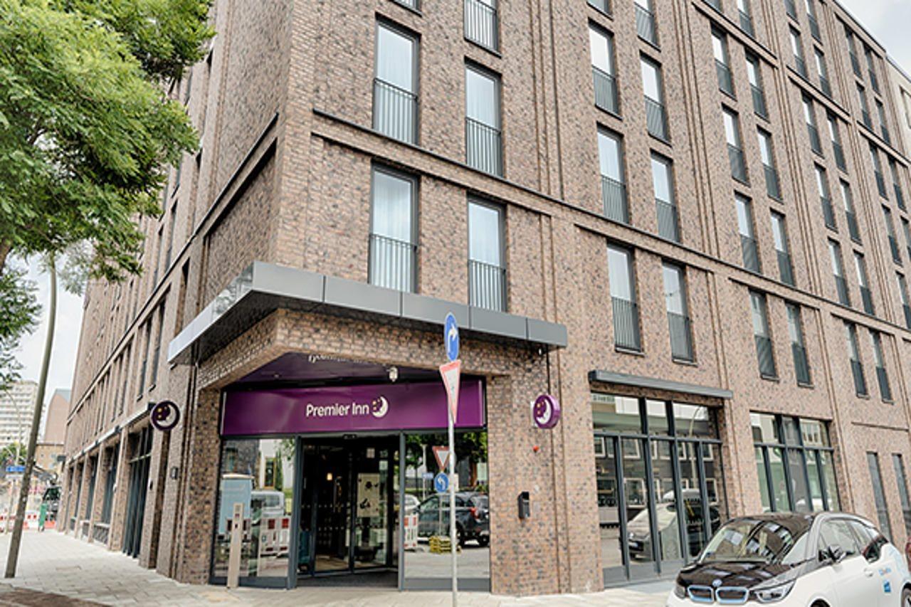 Premier Inn Hamburg City Klostertor Exterior foto